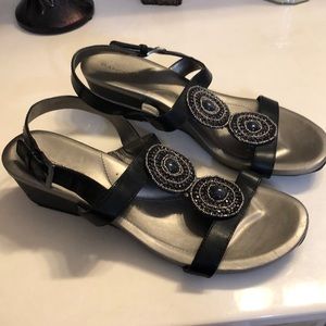 Bandolino Dress Wedges. Size 10